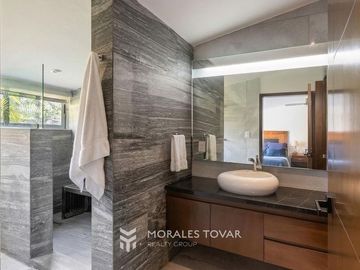 RESIDENCIA EN VENTA EN LOMAS DEL VALLE ZAPOPAN