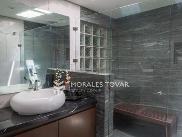 RESIDENCIA EN VENTA EN LOMAS DEL VALLE ZAPOPAN