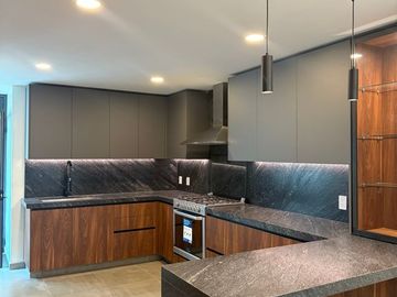 CASA EN VENTA COL. LOMAS ALTAS ZAPOPAN