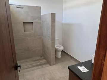 CASA EN VENTA COL. LOMAS ALTAS ZAPOPAN