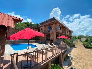 HOTEL EN VENTA EN LA PEÑITA DE JALTEMBA NAYARIT