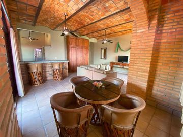 HOTEL EN VENTA EN LA PEÑITA DE JALTEMBA NAYARIT