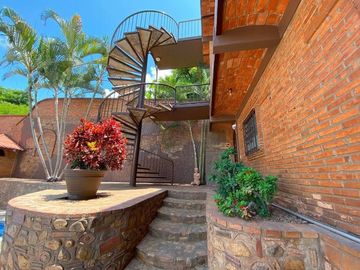 HOTEL EN VENTA EN LA PEÑITA DE JALTEMBA NAYARIT