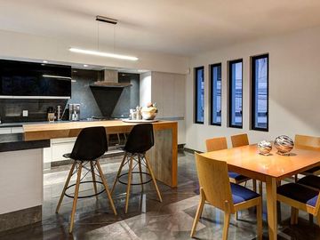 ESPECTACULAR casa a solo 5 minutos del consulado americano