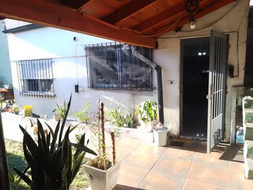 Venta de Casa 5 Amb.  S/Lote 10x20  en Tablada - Muy Buen Estado con fondo libre con Quincho