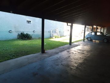 Venta de Casa 5 Amb.  S/Lote 10x20  en Tablada - Muy Buen Estado con fondo libre con Quincho