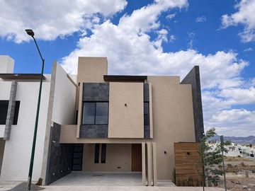 Villamagna casa en venta con recamara en planta baja (5 rec)