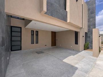 Villamagna casa en venta con recamara en planta baja (5 rec)