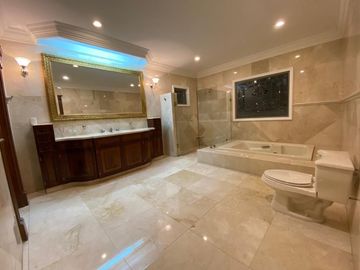 CASA EN VENTA EN PUERTA DE HIERRO