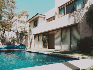 ESPECTACULAR CASA EN PUERTA DE HIERRO EN COTO