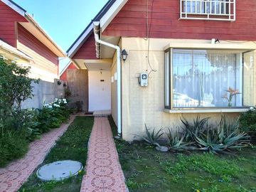 Venta de casa en Condominio en La Cruz, 3 dormitorios, 2 baños, 5 estacionamientos.