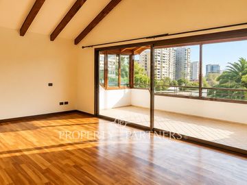 Gran Casa en Avenida principal, uso residencial y comercial en Bosques de Montemar