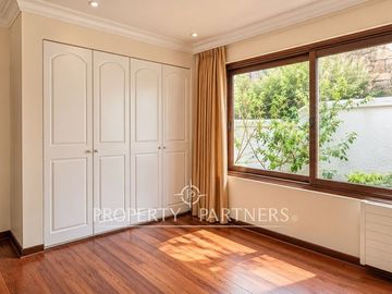 Gran Casa en Avenida principal, uso residencial y comercial en Bosques de Montemar