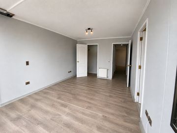 Vende Amplio Dpto  3d,2b + 2 Estacionamiento +bod , Llano Subercaseaux  con Soto Aguilar San Miguel