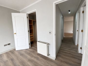 Vende Amplio Dpto  3d,2b + 2 Estacionamiento +bod , Llano Subercaseaux  con Soto Aguilar San Miguel