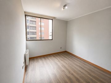 Vende Amplio Dpto  3d,2b + 2 Estacionamiento +bod , Llano Subercaseaux  con Soto Aguilar San Miguel