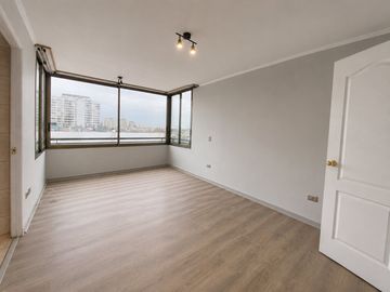 Vende Amplio Dpto  3d,2b + 2 Estacionamiento +bod , Llano Subercaseaux  con Soto Aguilar San Miguel