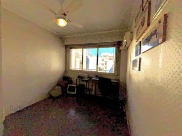 Departamento de 5 ambientes en Venta en Flores
