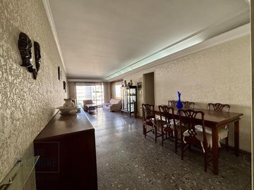 Departamento de 5 ambientes en Venta en Flores
