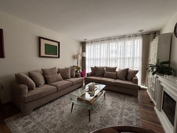 IMPECABLE DEPARTAMENTO EN VENTA CON BALCON EN LOMAS VERDES /  AMUEBLADO