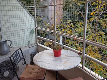 Disponible departamento en alquiler amoblado 3 ambientes en Belgrano con cochera fija cubierta!