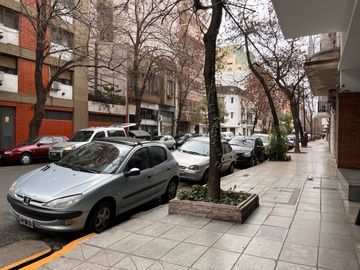 Disponible departamento en alquiler amoblado 3 ambientes en Belgrano con cochera fija cubierta!