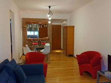 Disponible departamento en alquiler amoblado 3 ambientes en Belgrano con cochera fija cubierta!