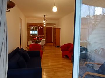 Disponible departamento en alquiler amoblado 3 ambientes en Belgrano con cochera fija cubierta!