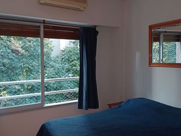 Disponible departamento en alquiler amoblado 3 ambientes en Belgrano con cochera fija cubierta!