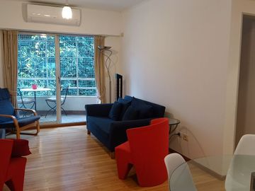 Disponible departamento en alquiler amoblado 3 ambientes en Belgrano con cochera fija cubierta!