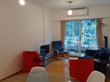Disponible departamento en alquiler amoblado 3 ambientes en Belgrano con cochera fija cubierta!