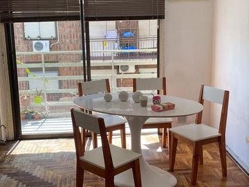 Departamento 2 ambientes en Almagro con balcón- Amoblado - Alquiler Temporario -
