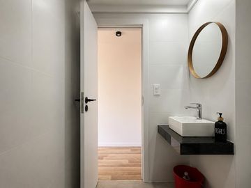 VENTA: Departamento monoambiente con balcón en Centro,  Rosario.
