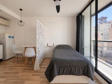 VENTA: Departamento monoambiente con balcón en Centro,  Rosario.