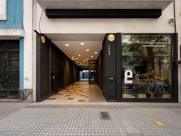 VENTA: Departamento monoambiente con balcón en Centro,  Rosario.