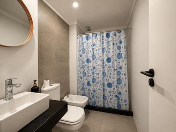 VENTA: Departamento monoambiente con balcón en Centro,  Rosario.