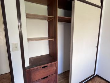 Dpto en alquiler 2 ambientes con balcon a la calle, barrio Flores.