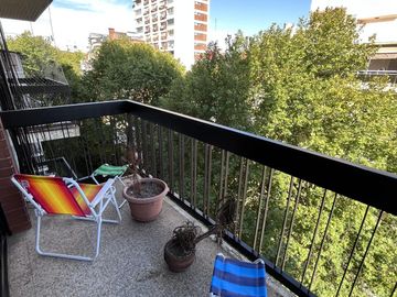 Dpto en alquiler 2 ambientes con balcon a la calle, barrio Flores.