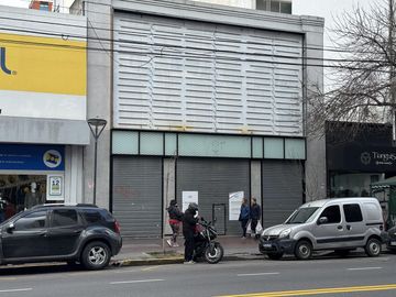 * * * * * Flagship Store -  Flores Rivadavia 6500 - Local 756 m2