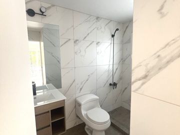 UF 7.900 FULL REBAJADA!! Casa remodelada con subterráneo y por Estrenar! en barrio resindencial de Ñuñoa.A.Medina / Coventry