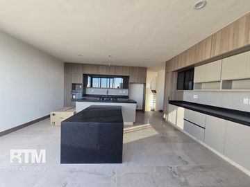 CASA A ESTRENAR CON ALBERCA EN VENTA EN CLUB DE GOLF, LA LOMA