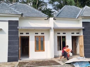 DIJUAL RUMAH CANTIK TEPI JALAN UTAMA DI MAGELANG