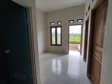 DIJUAL RUMAH CANTIK TEPI JALAN UTAMA DI MAGELANG