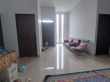 Rumah 2Lt, Hoek, Semi Furnished, di Pelita, Meruyung