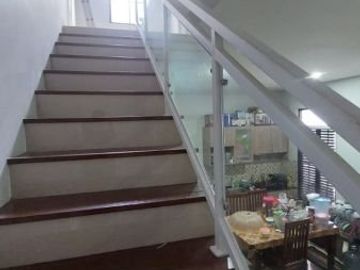 Rumah 2Lt, Hoek, Semi Furnished, di Pelita, Meruyung
