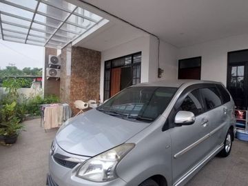 Rumah 2Lt, Hoek, Semi Furnished, di Pelita, Meruyung