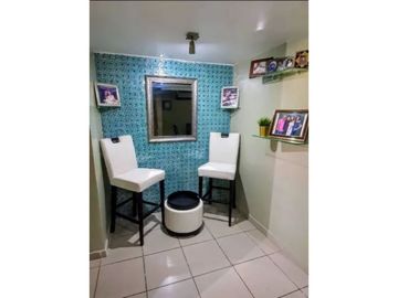 SE VENDE HERMOSA CASA TRES NIVELES SEMI AMOBLADA CON  4REC/300MTS