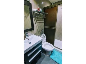 SE VENDE HERMOSA CASA TRES NIVELES SEMI AMOBLADA CON  4REC/300MTS