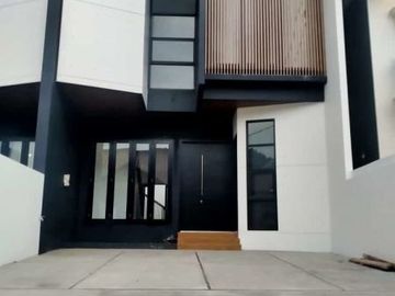 Rumah mewah modern strategis caman jatibening