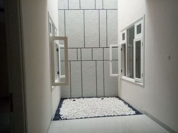 Rumah mewah modern strategis caman jatibening
